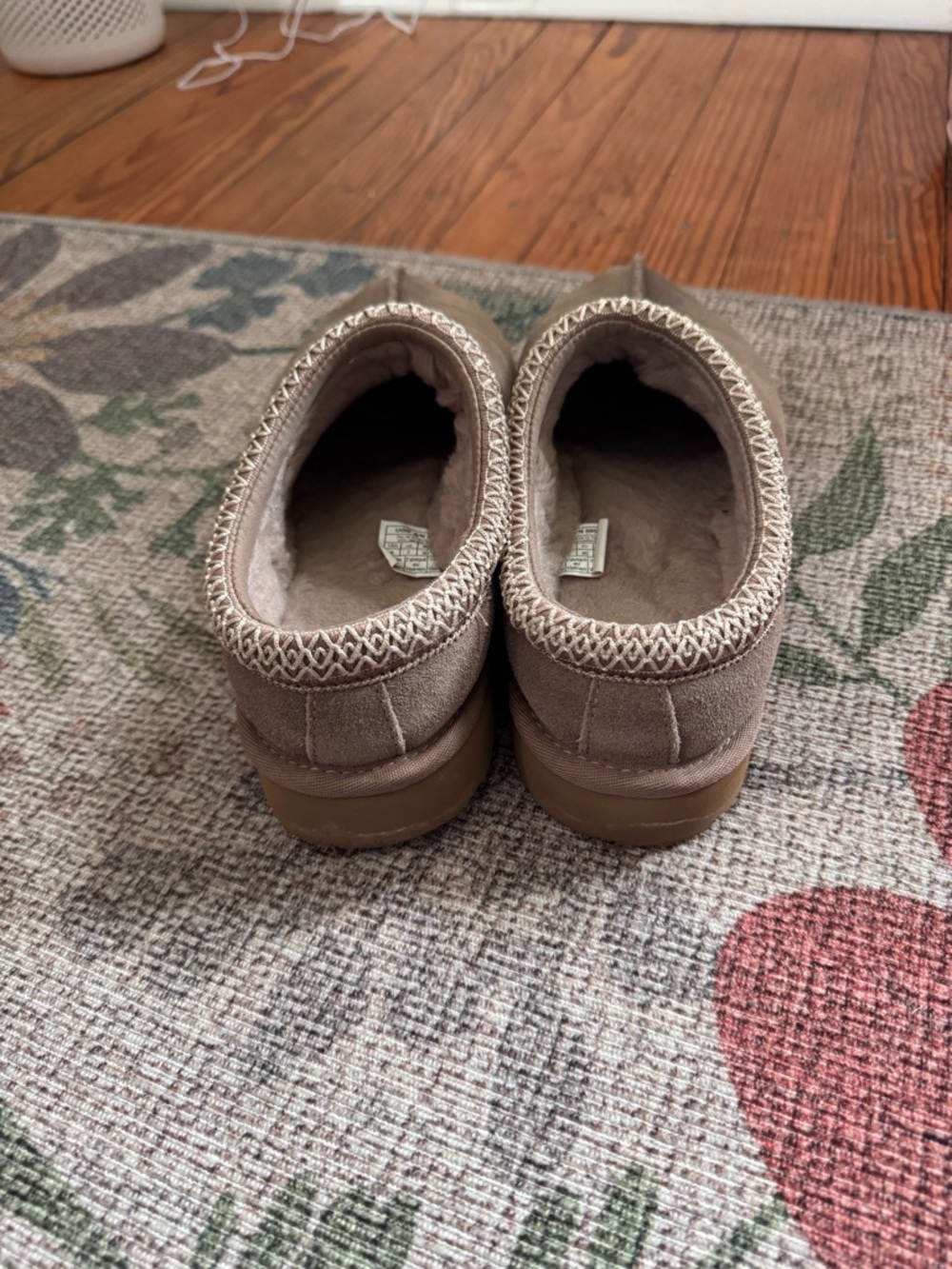 Tasman Ugg - unisex - tan - women’s size 9 - Picture 6 of 6